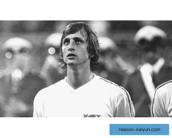 克鲁伊夫足球美学：重塑现代足球的艺术与战术结合，展现卓越表现与独特理念