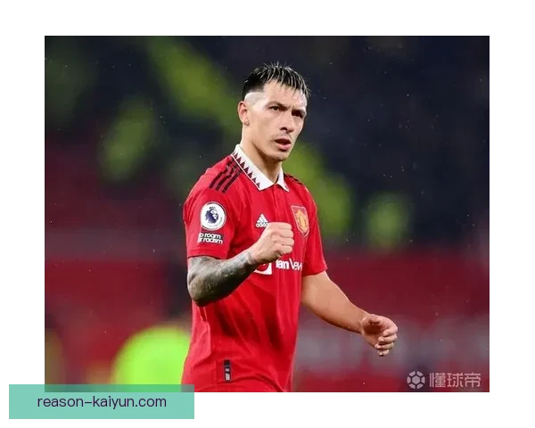 利桑德罗与瓦拉内搭档表现稳健，帮助球队防线保持稳定性